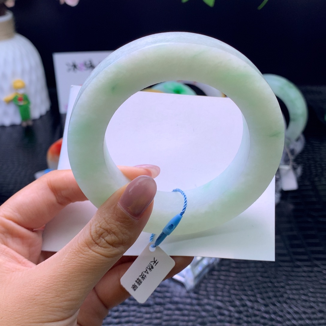 ****呀定制翡翠未镶嵌手镯