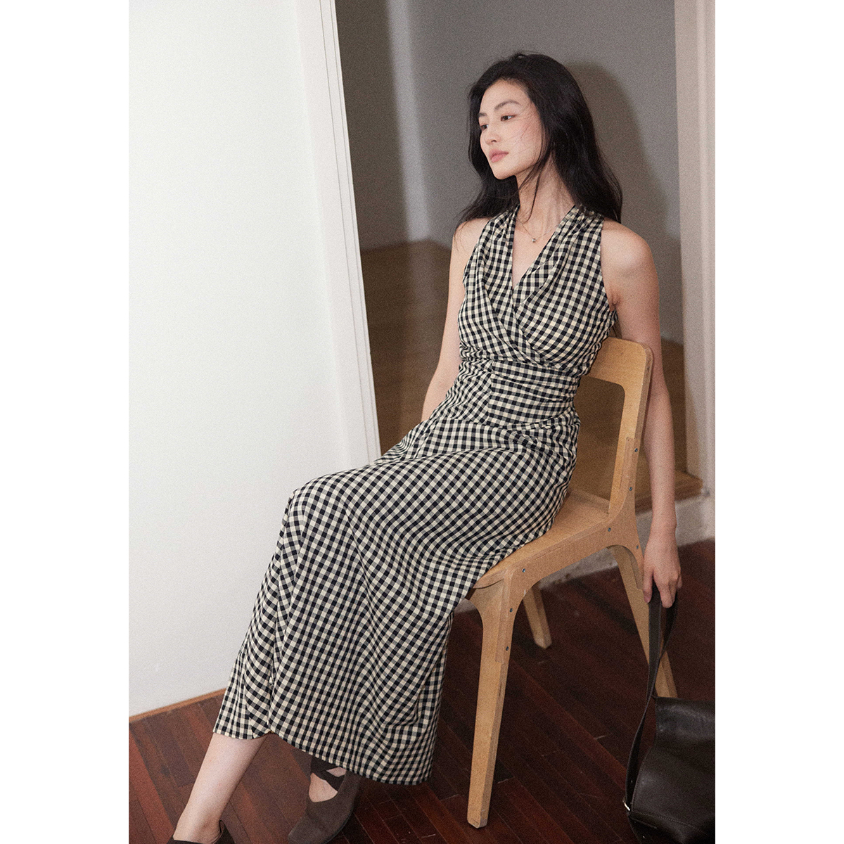贰羊设计【简枳】1oo棉复古格纹挂脖V领背心裙女一片式绑带连衣裙
