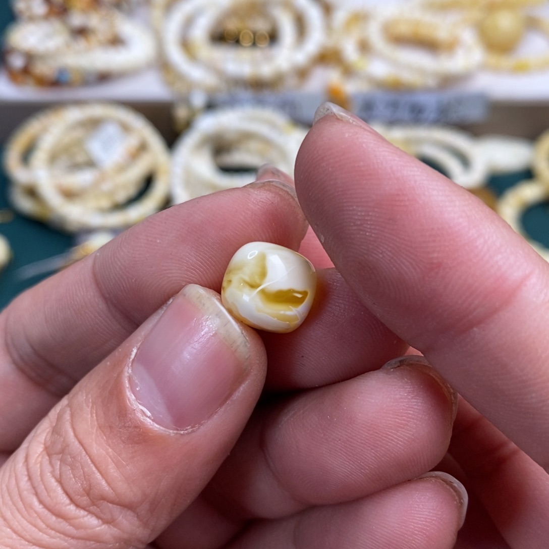 琥珀裸石未镶嵌11.7mm瓷白妖孽