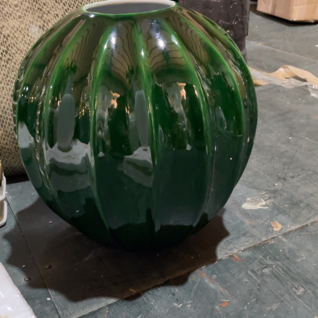 陶瓷花瓶，仿真绿植。