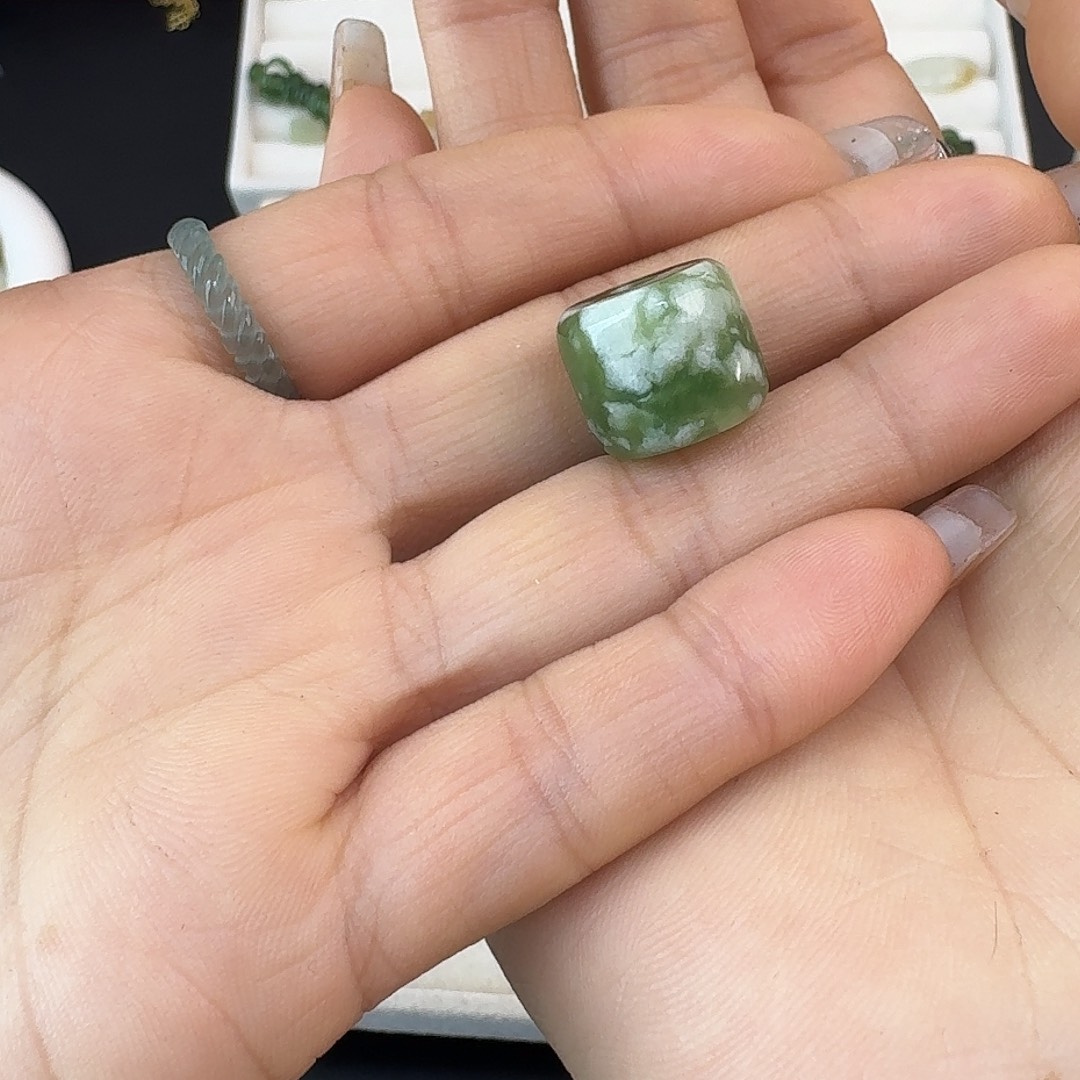 s***a和田玉未镶嵌珠宝半成品