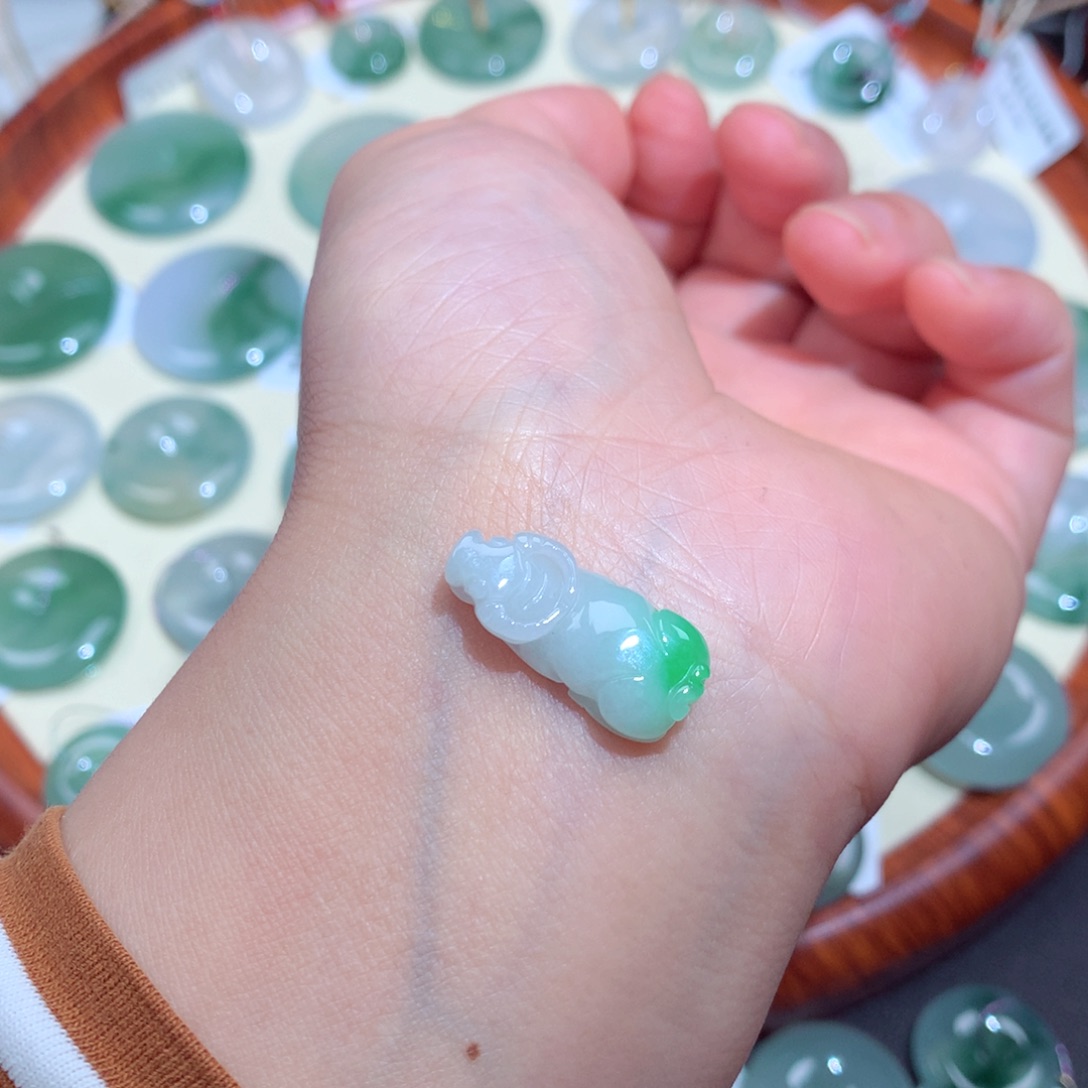 翡翠未镶嵌颈饰翡翠吊坠43