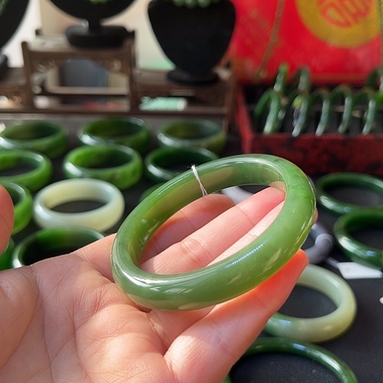 和田玉（碧玉）未镶嵌手镯