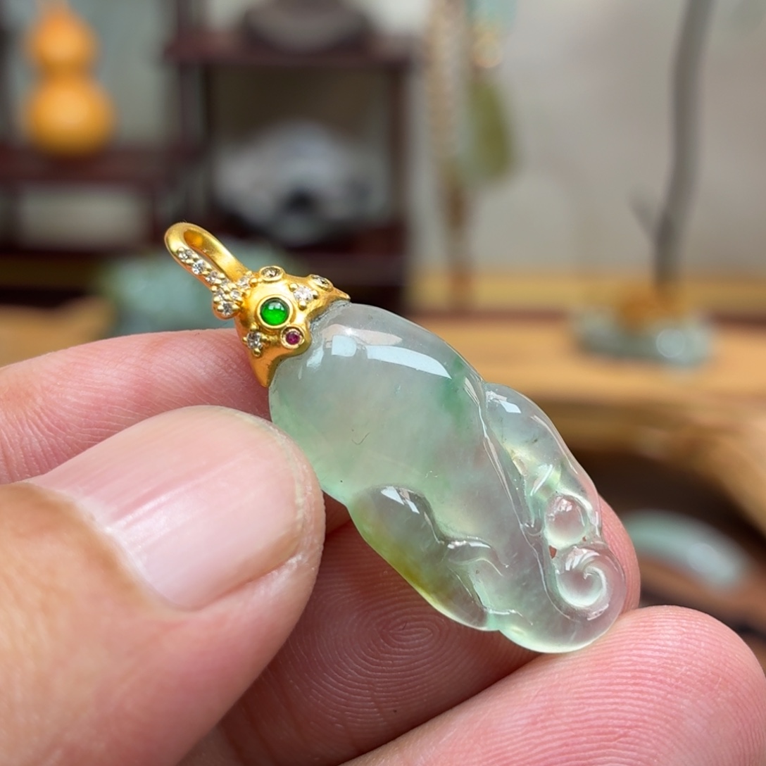 翡翠18K金镶嵌颈饰