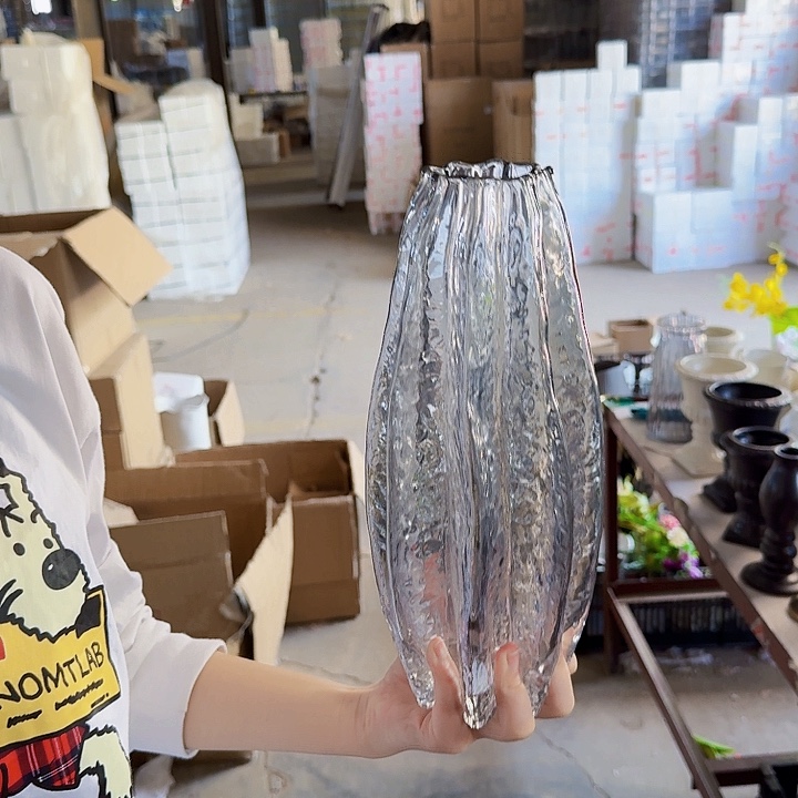 美丽的花瓶去搂哦