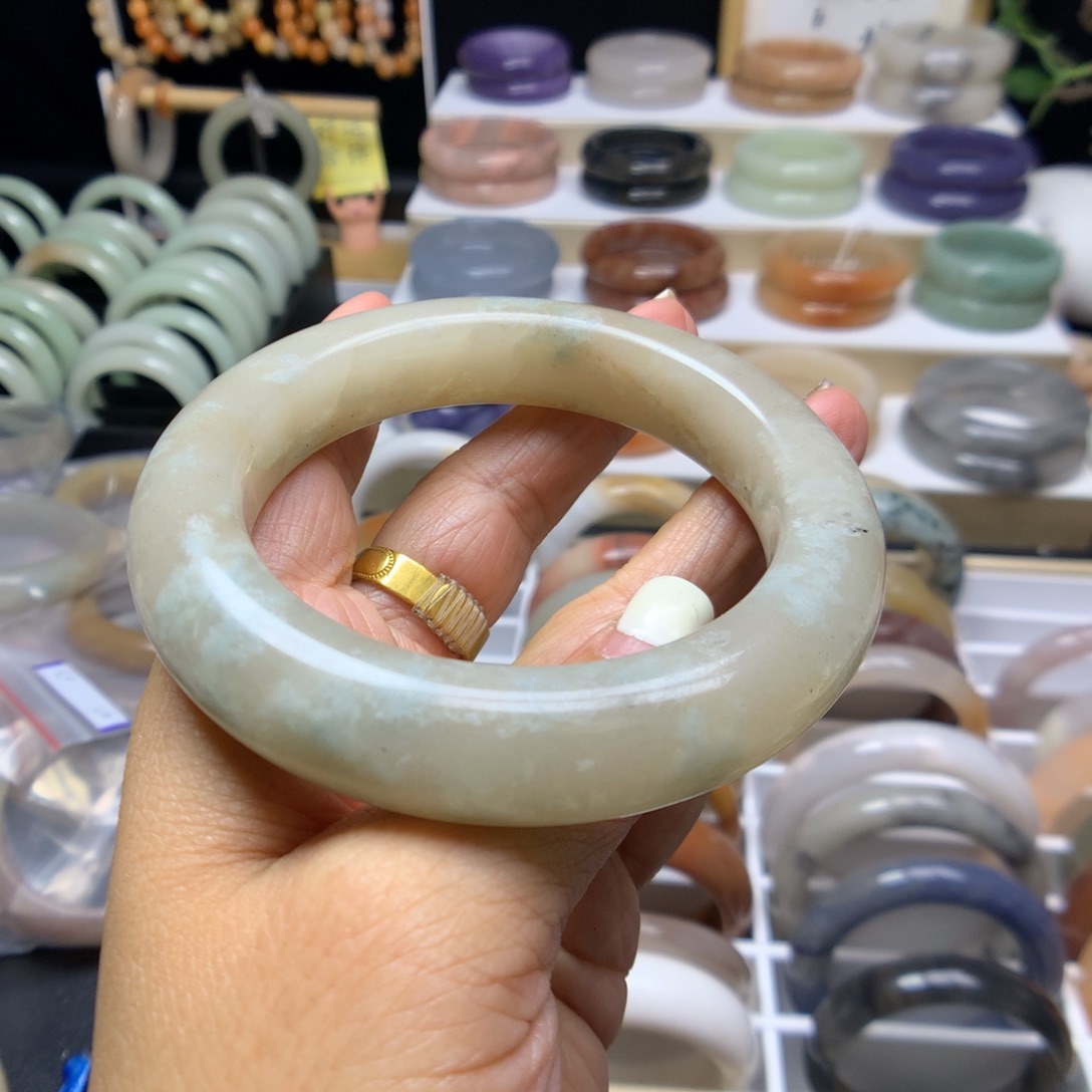 石英质玉手镯未镶嵌紫*晶