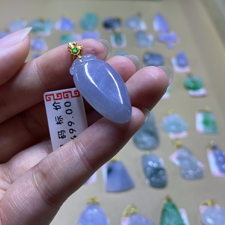 翡翠18K金镶嵌颈饰