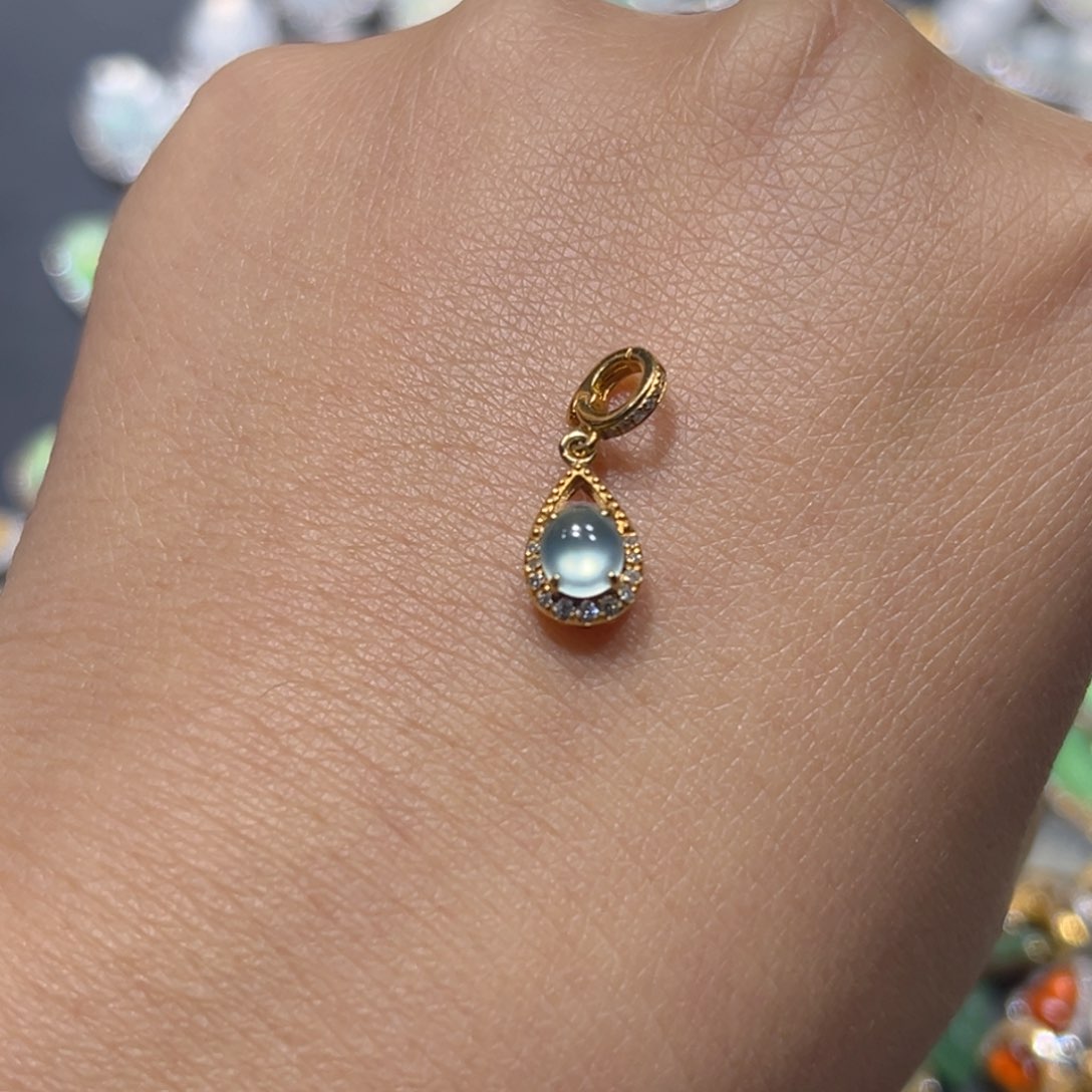 翡翠颈饰18K金镶嵌小***吊坠