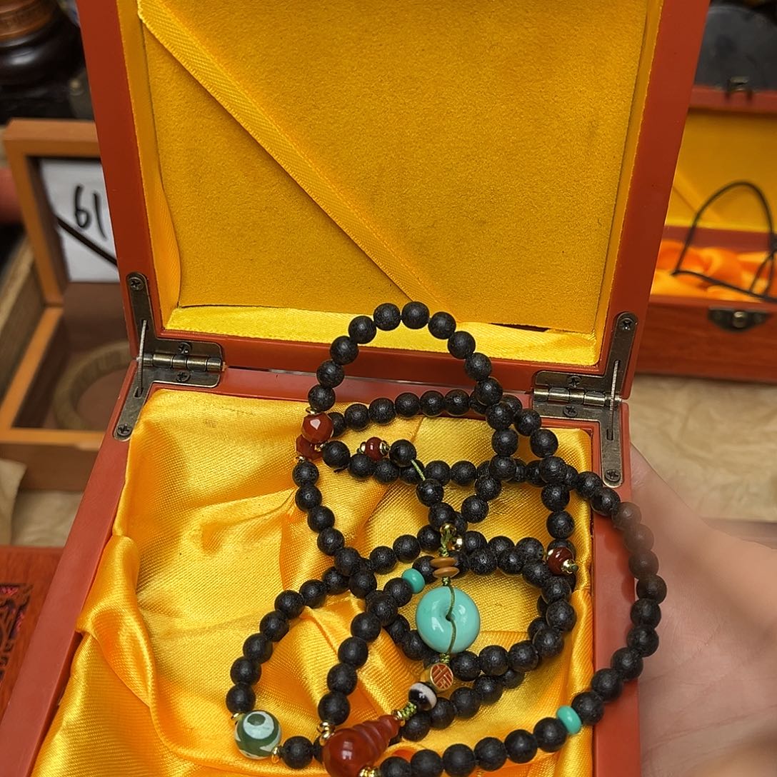 大叶紫檀（黑酸枝木类）