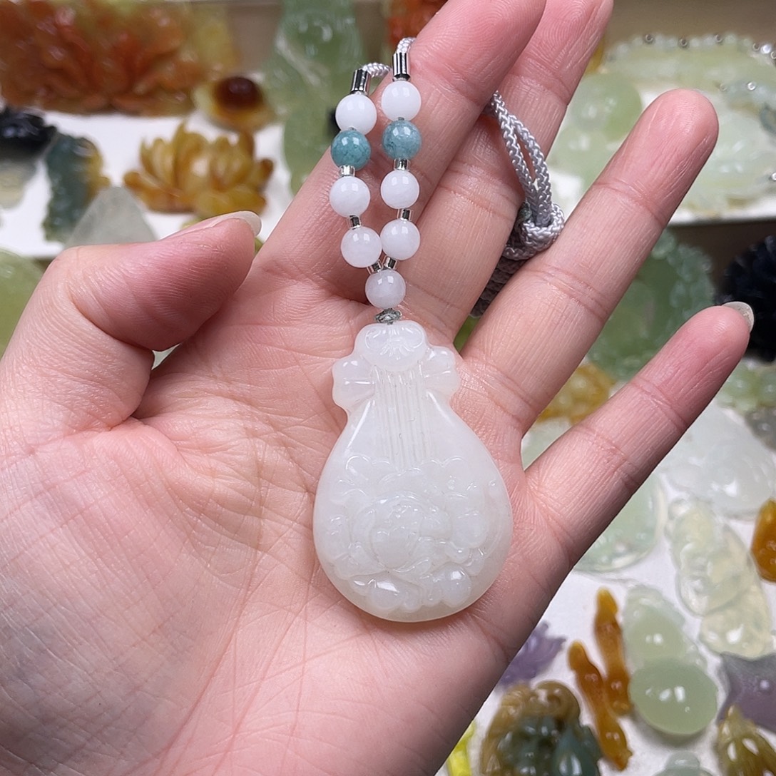 蛇纹石玉未镶嵌颈饰