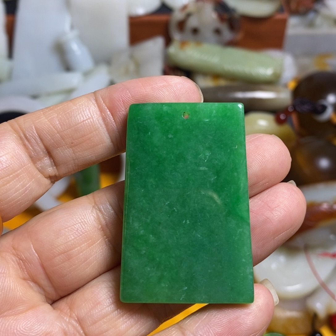 颈饰未镶嵌和田玉（糖玉）