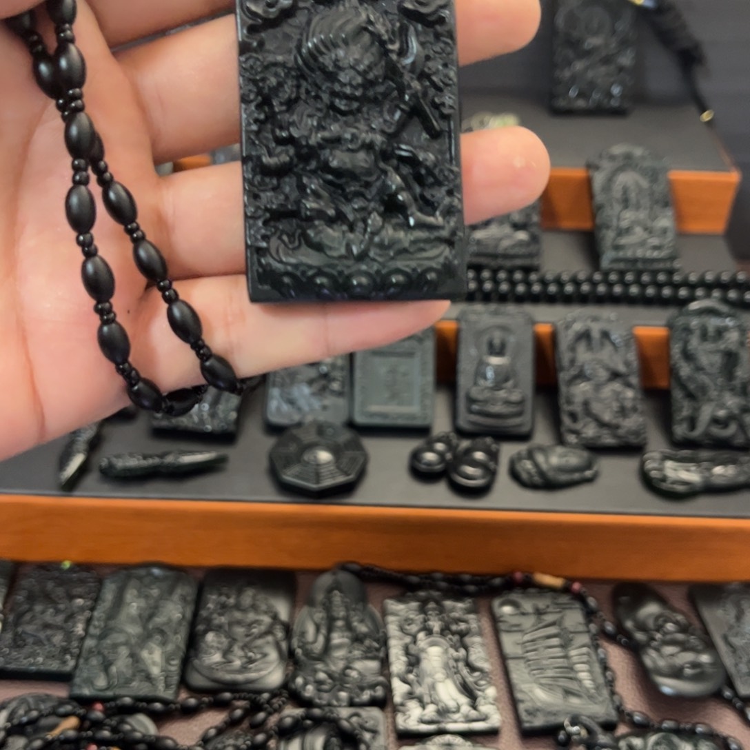 @***:蛇纹石玉未镶嵌颈饰