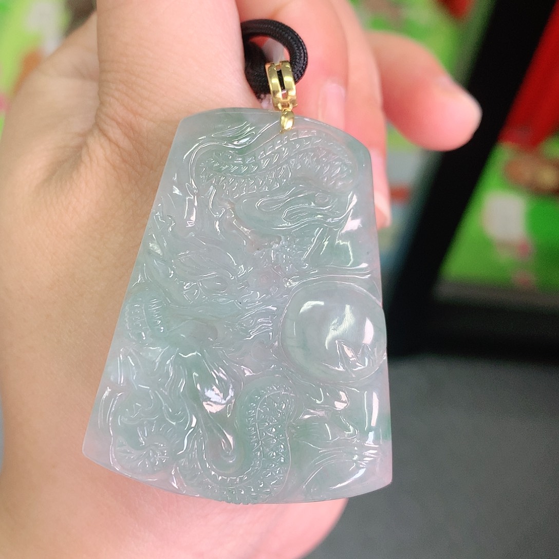 翡翠颈饰18K金镶嵌冰龙牌