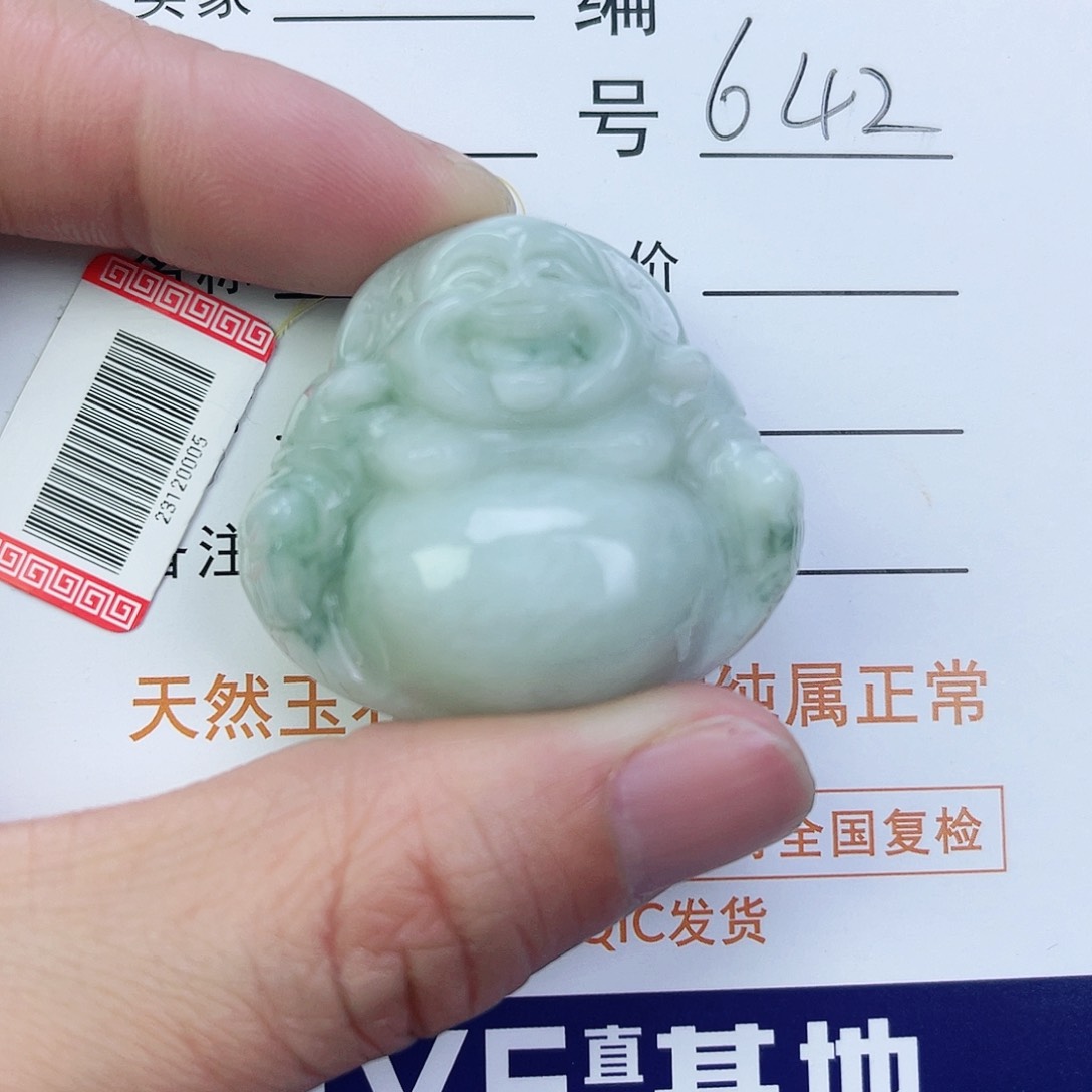 翡翠颈饰未镶嵌佛公