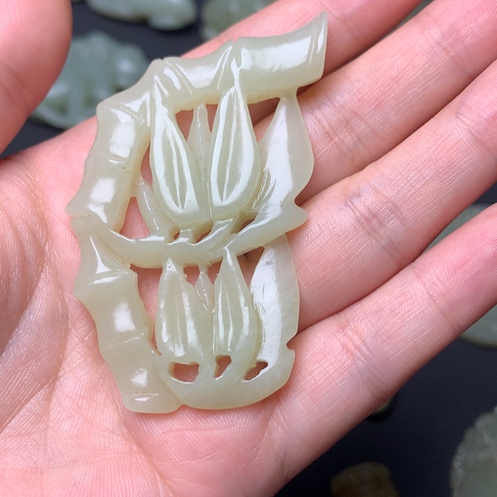 和田玉颈饰未镶嵌