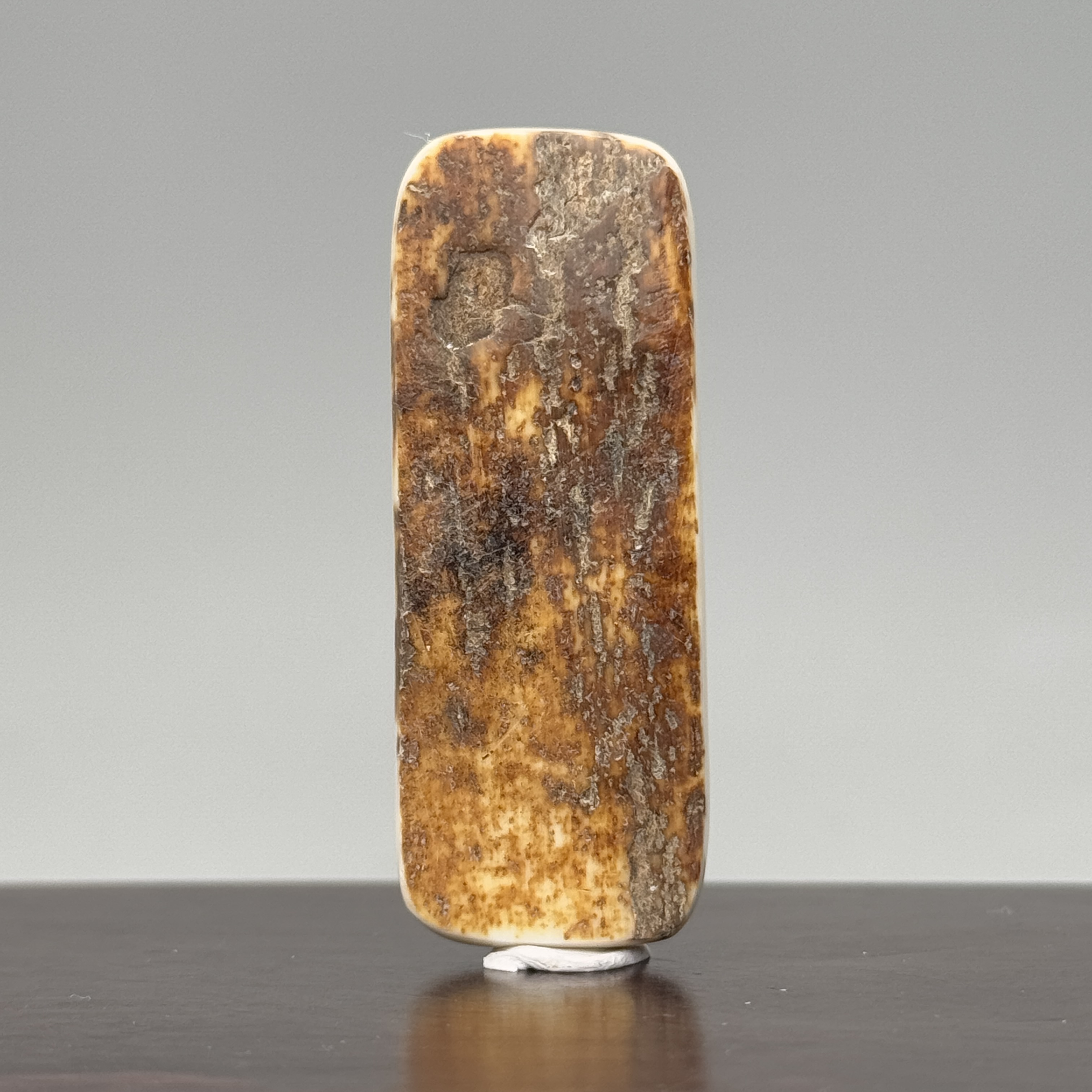 DEZHI/德志49*19*5mm8.5g无事牌吊坠天然猛犸牙A147（打孔吊坠绳）