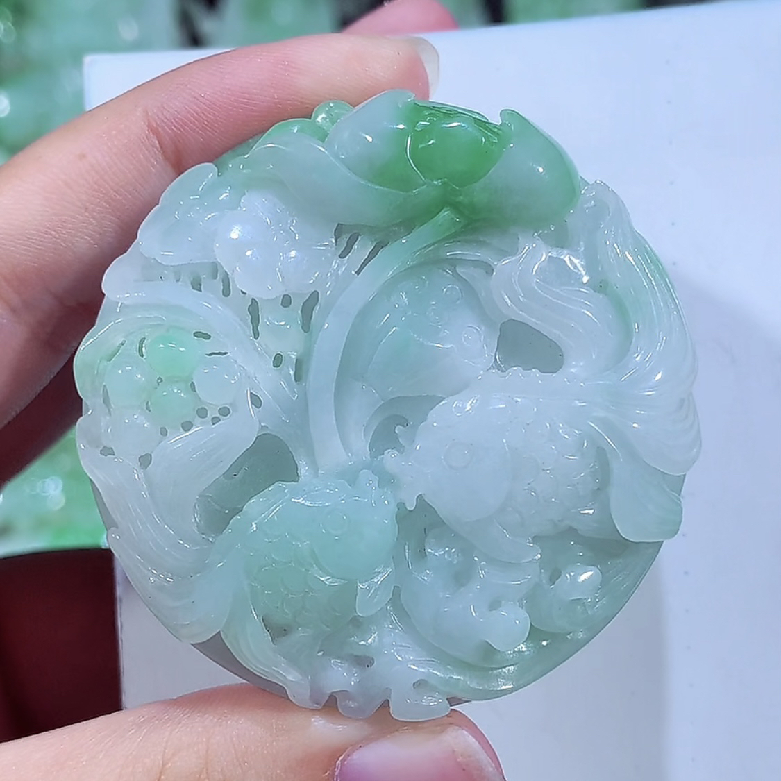 缅甸天然翡翠A货年年有余金鱼吊坠