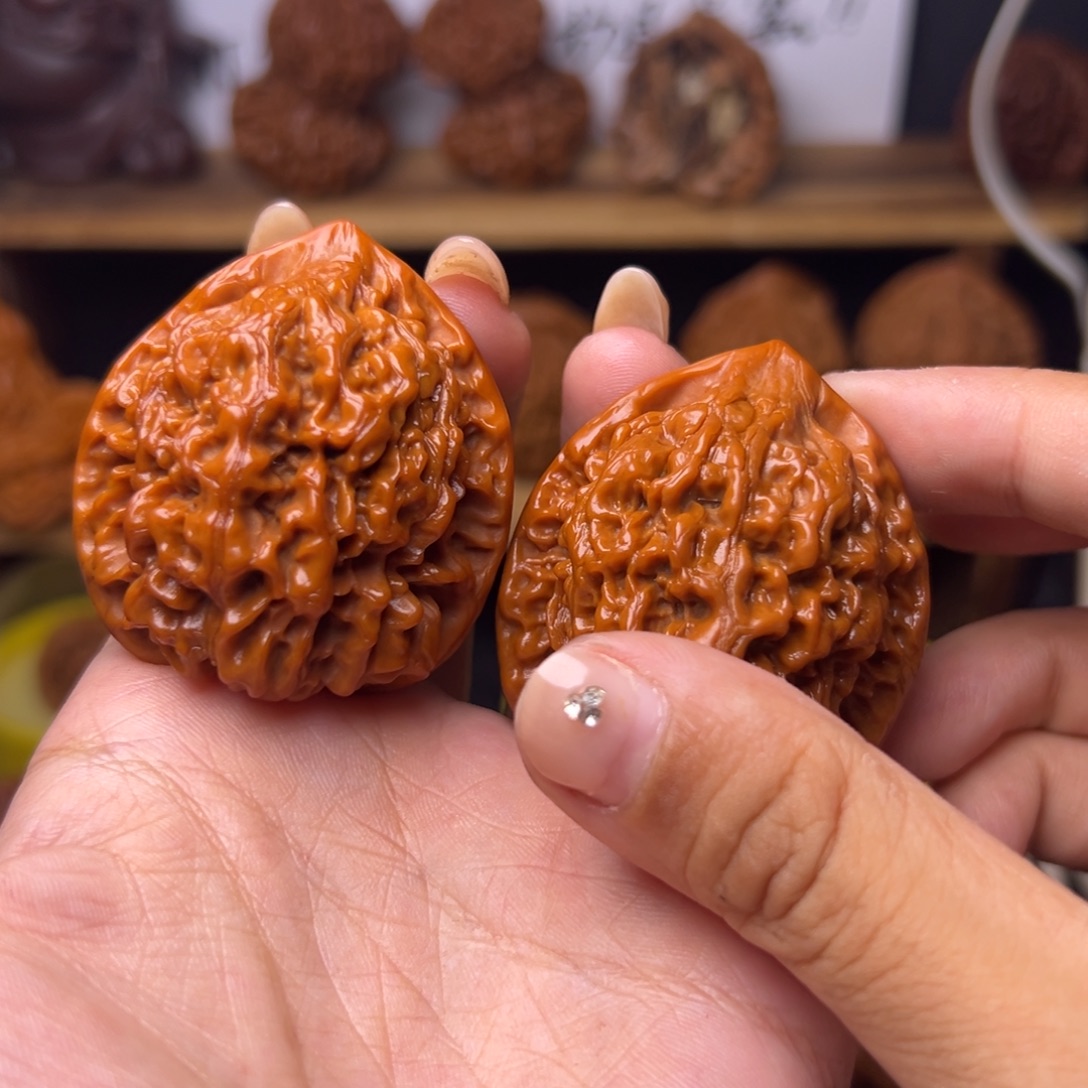 L***s桃核吊坠官哦帽福利