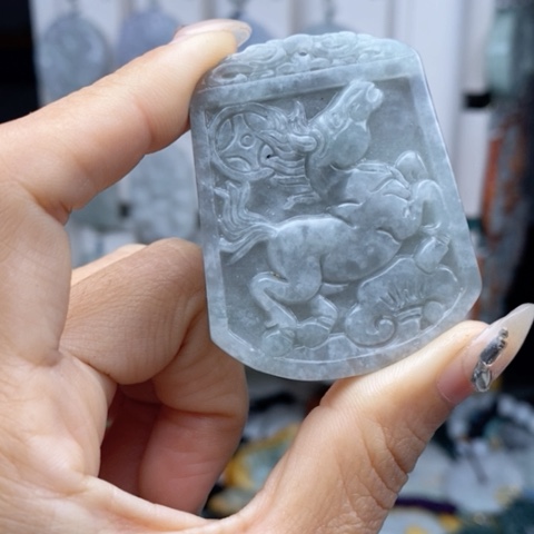 翡翠颈饰未镶嵌翡翠