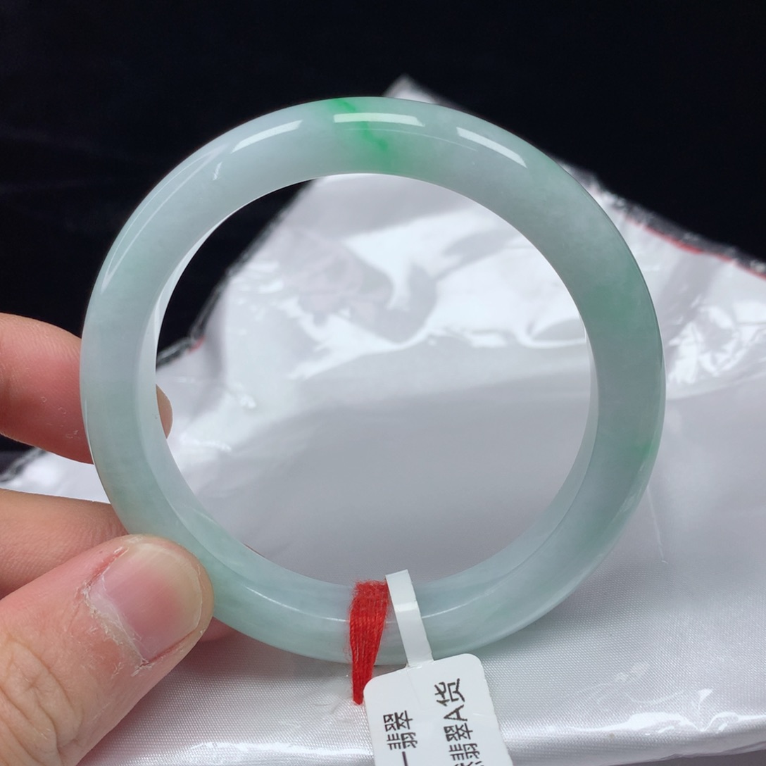 翡翠手镯（圆镯）未镶嵌54.9