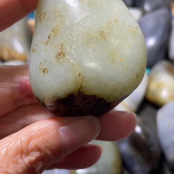 寶***壽和田玉未镶嵌颈饰