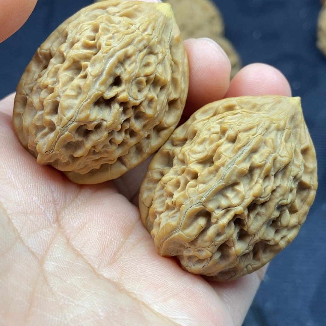 文玩核桃把件鸡心有黄尖瑕疵33尺寸