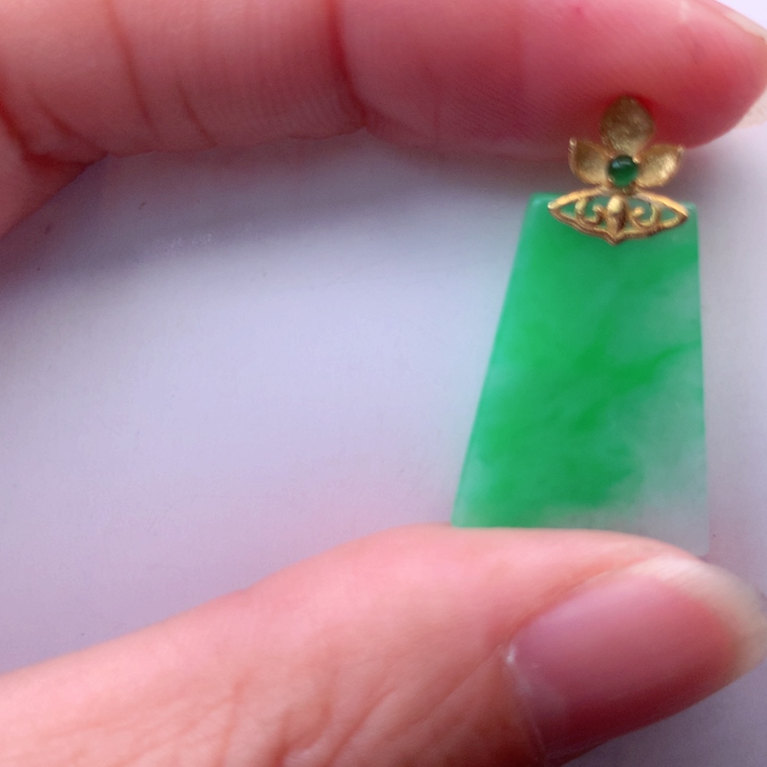 翡翠吊坠(不含链)18K金镶嵌