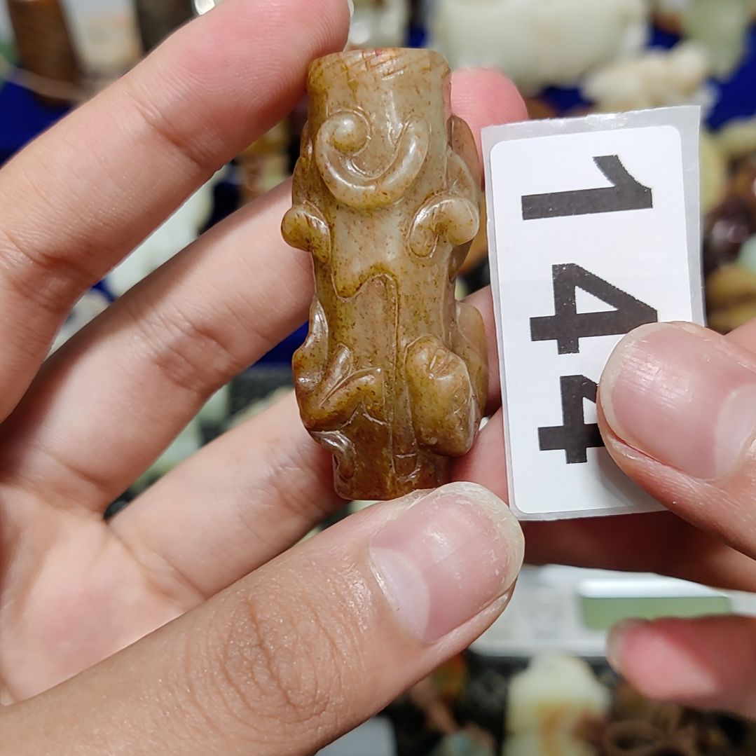 和田玉未镶嵌车挂