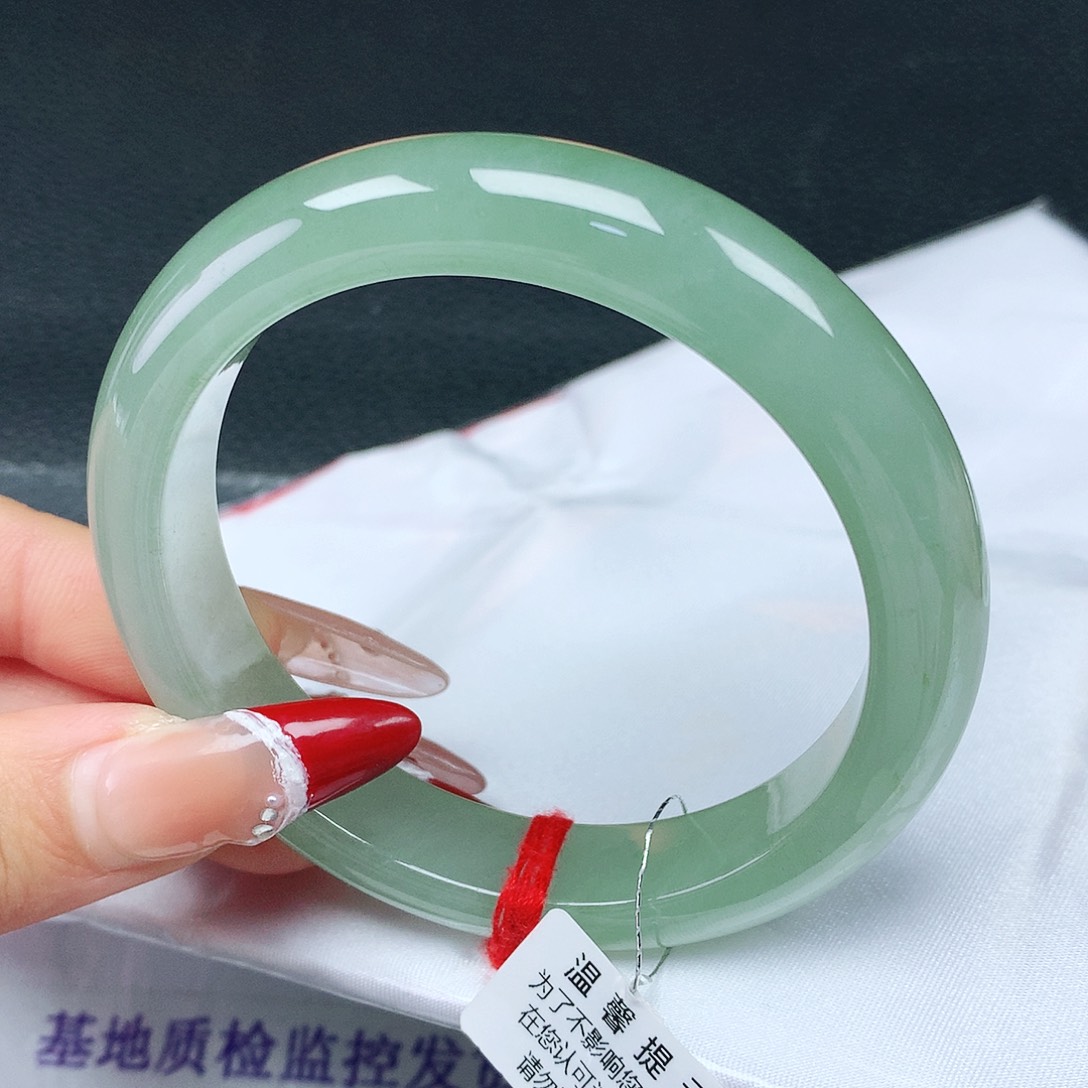 翡翠手镯未镶嵌58圈