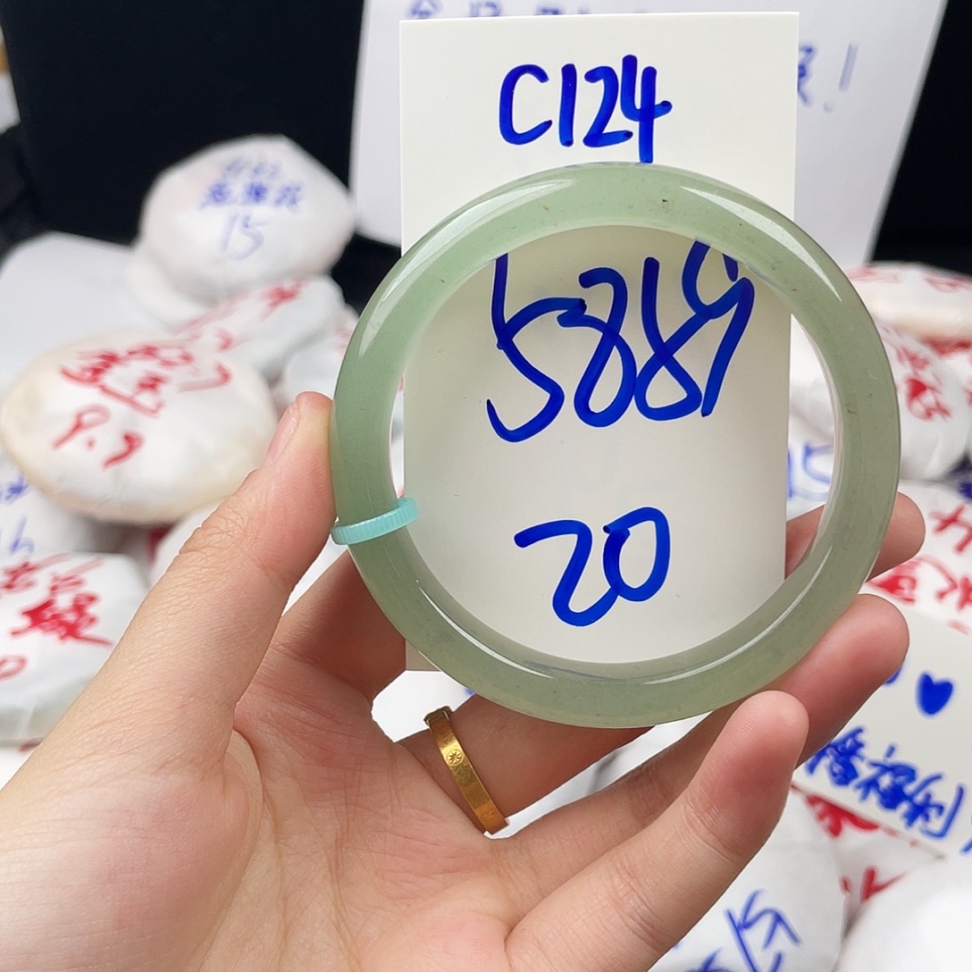 石英质玉未镶嵌手镯C124