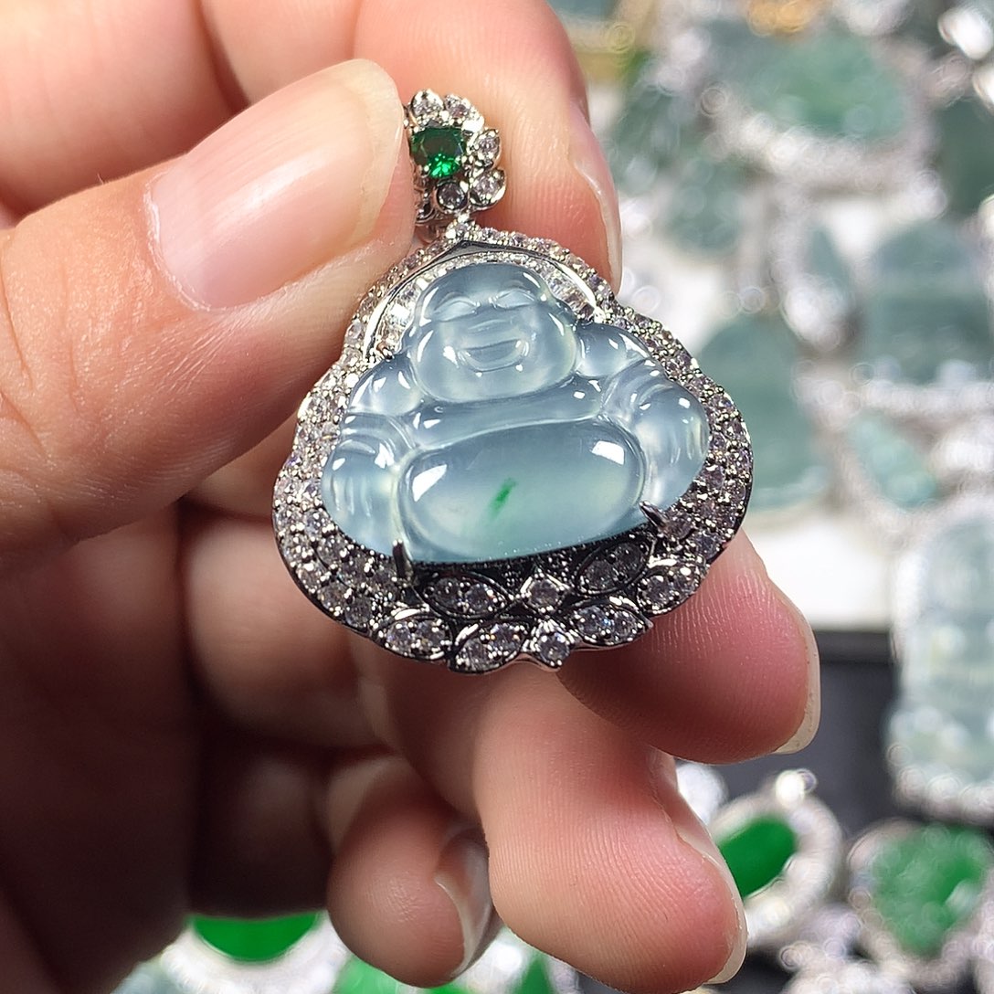 翡翠未镶嵌颈饰佛