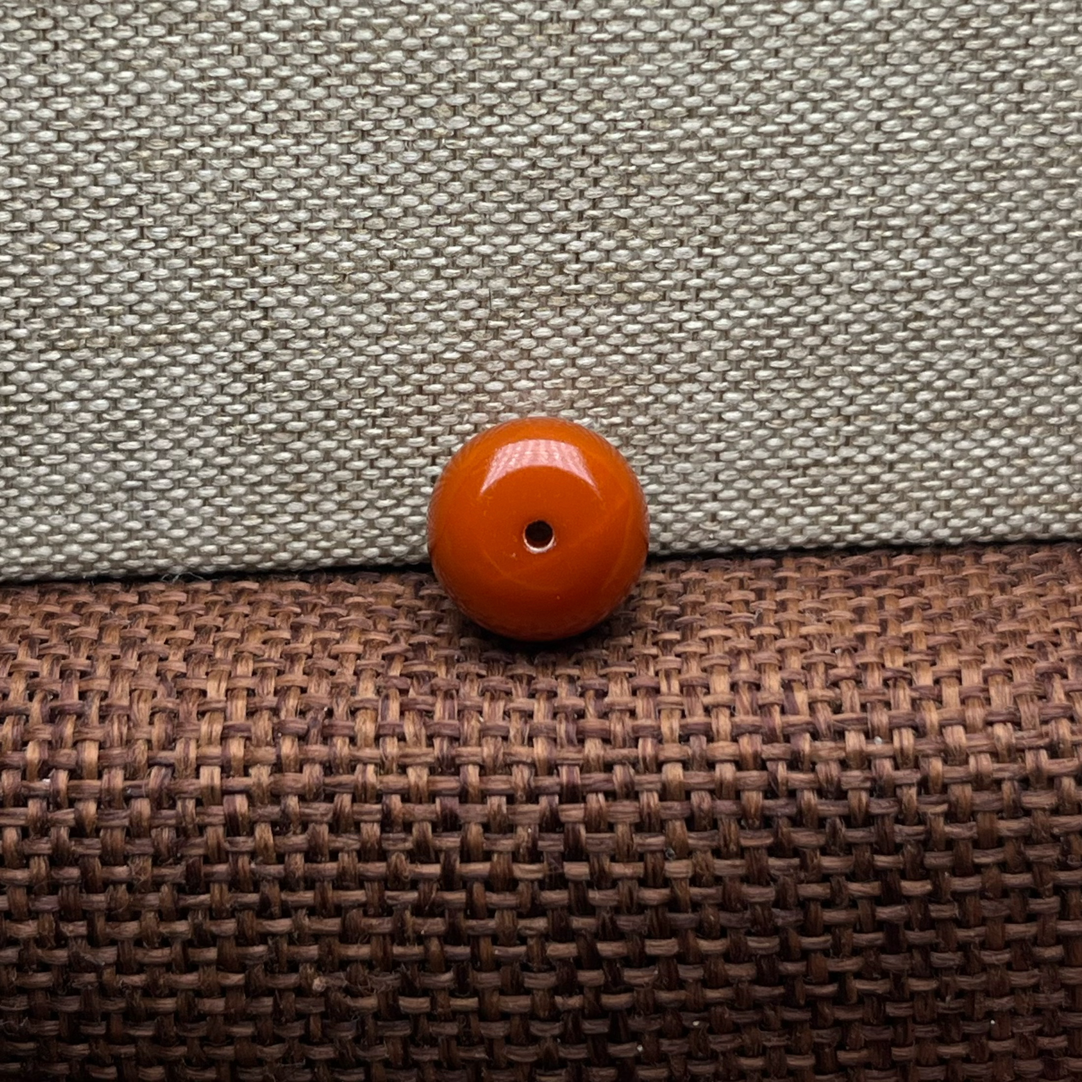 编号11.19鸡油红老蜜蜡墩子老蜜蜡老型珠尺寸11.6×9.5毫米