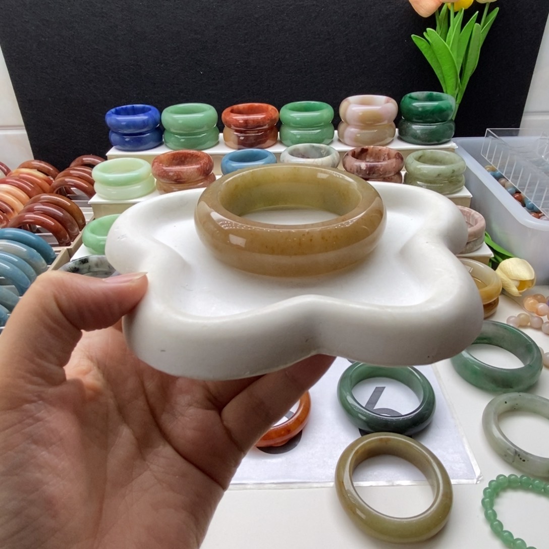 石英岩玉未镶嵌手镯