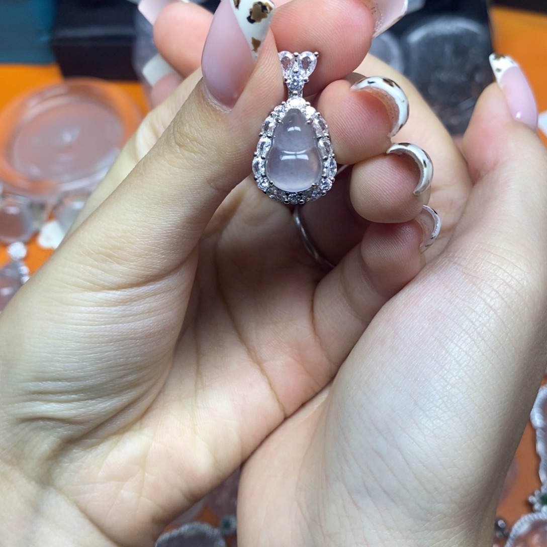 石英质玉合金吊坠(不含链)