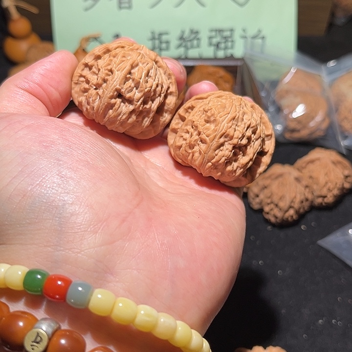 文玩核桃吊坠6.全球白42.5