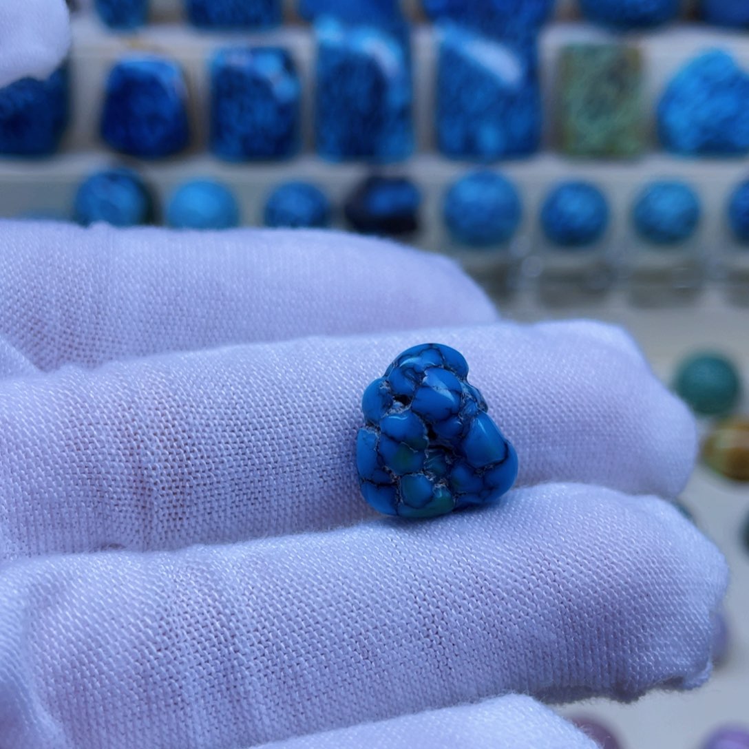 绿松石未镶嵌颈饰