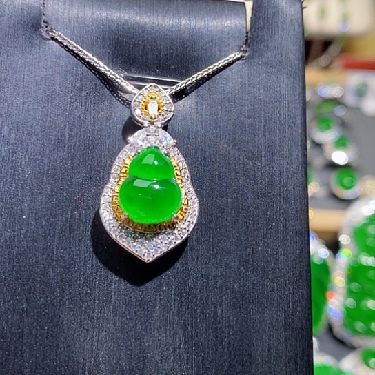 翡翠未镶嵌颈饰吊坠