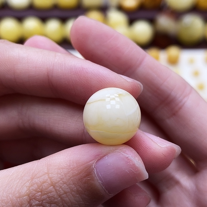 琥珀未镶嵌裸石14.1mm瑕