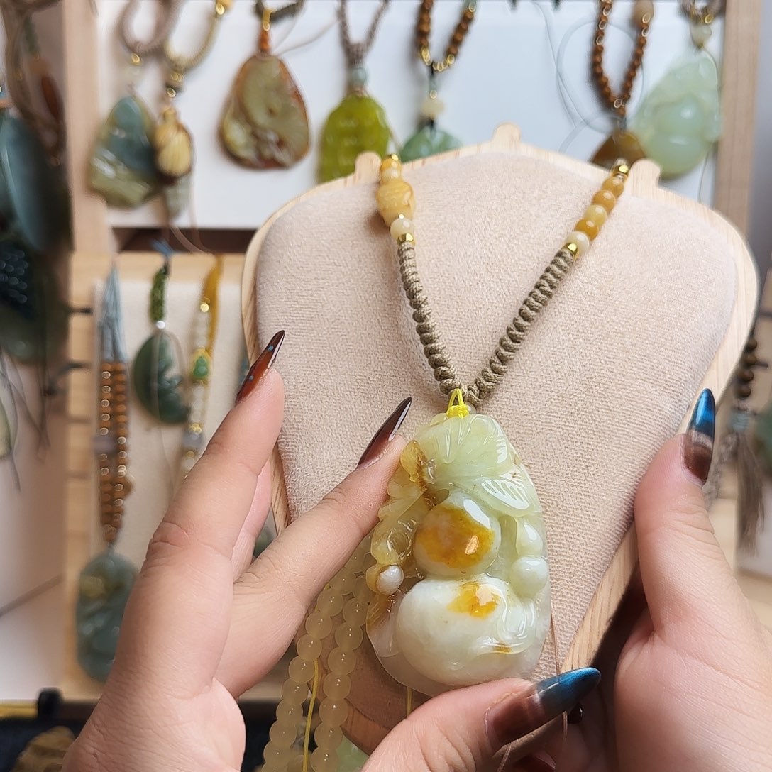 暖****蛇纹石玉合金颈饰