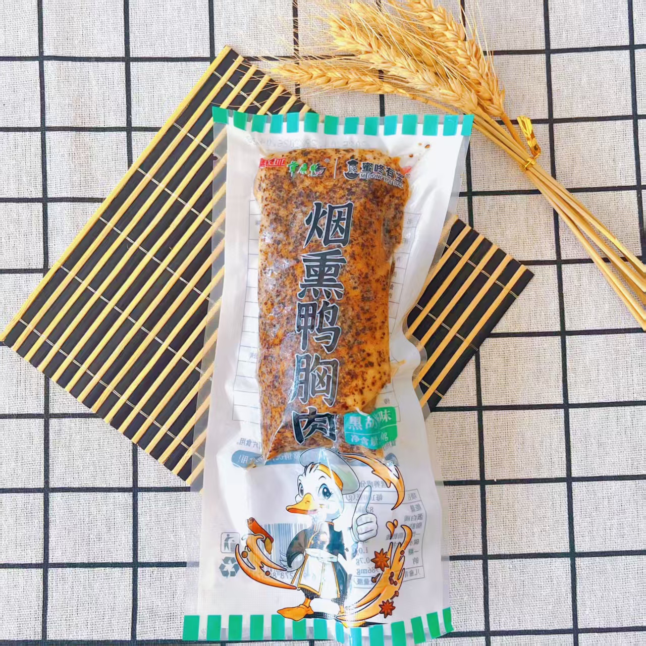 黑胡椒烟熏鸭胸肉 肉质细腻紧实  柔嫩多汁 烟熏木香 加热即食
