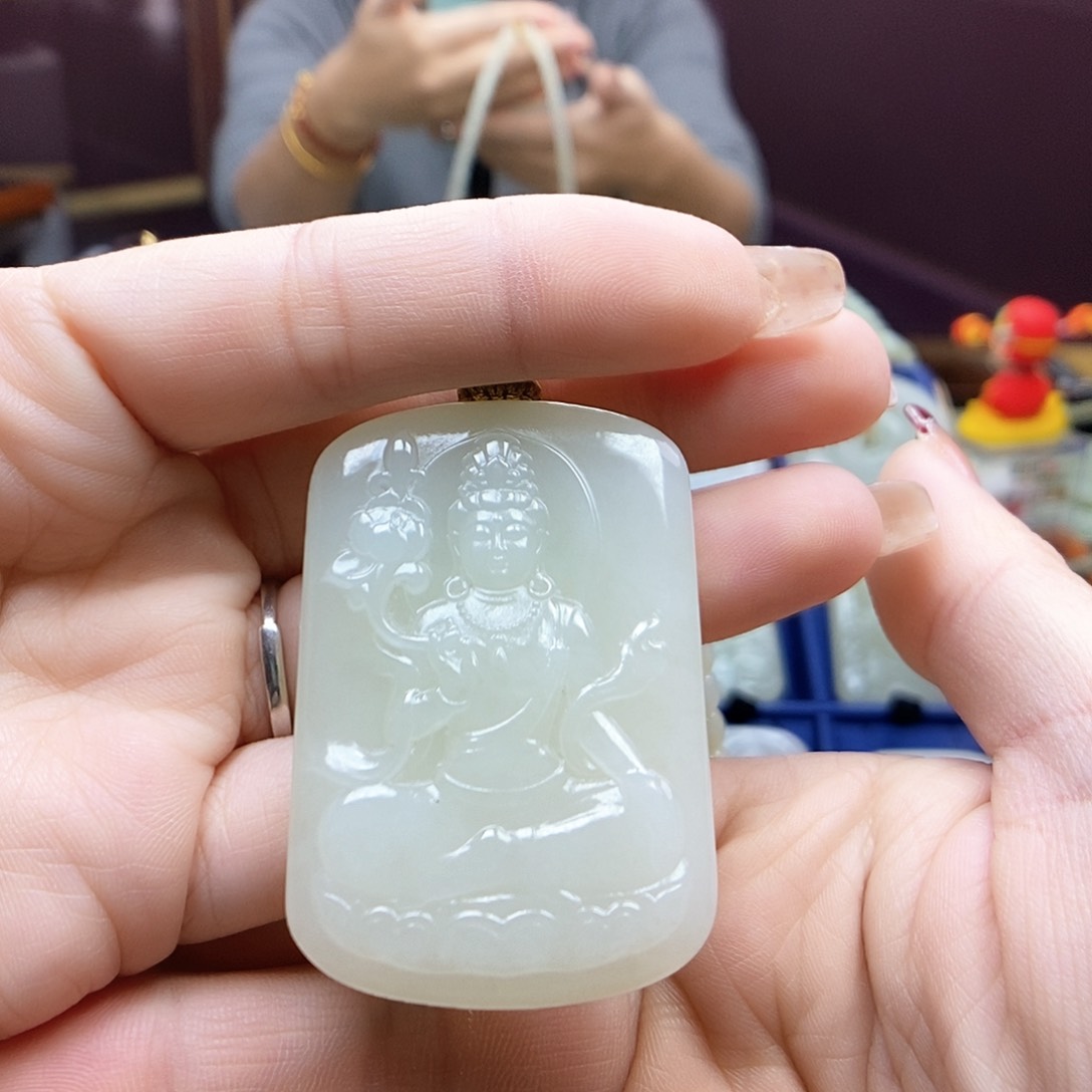 和田玉颈饰未镶嵌绝***子