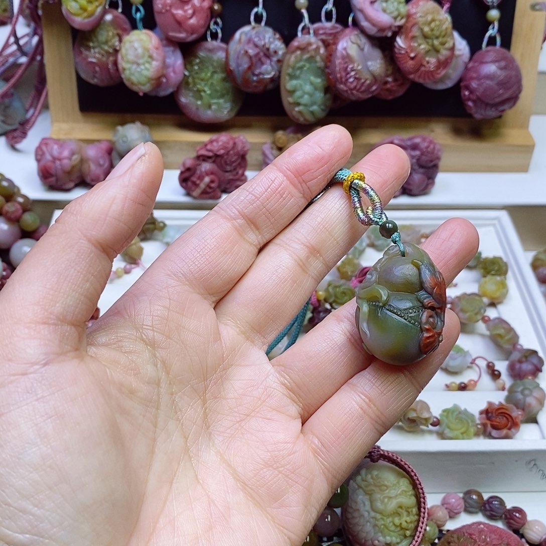 玛瑙/玉髓盐源玛瑙吊坠未镶嵌