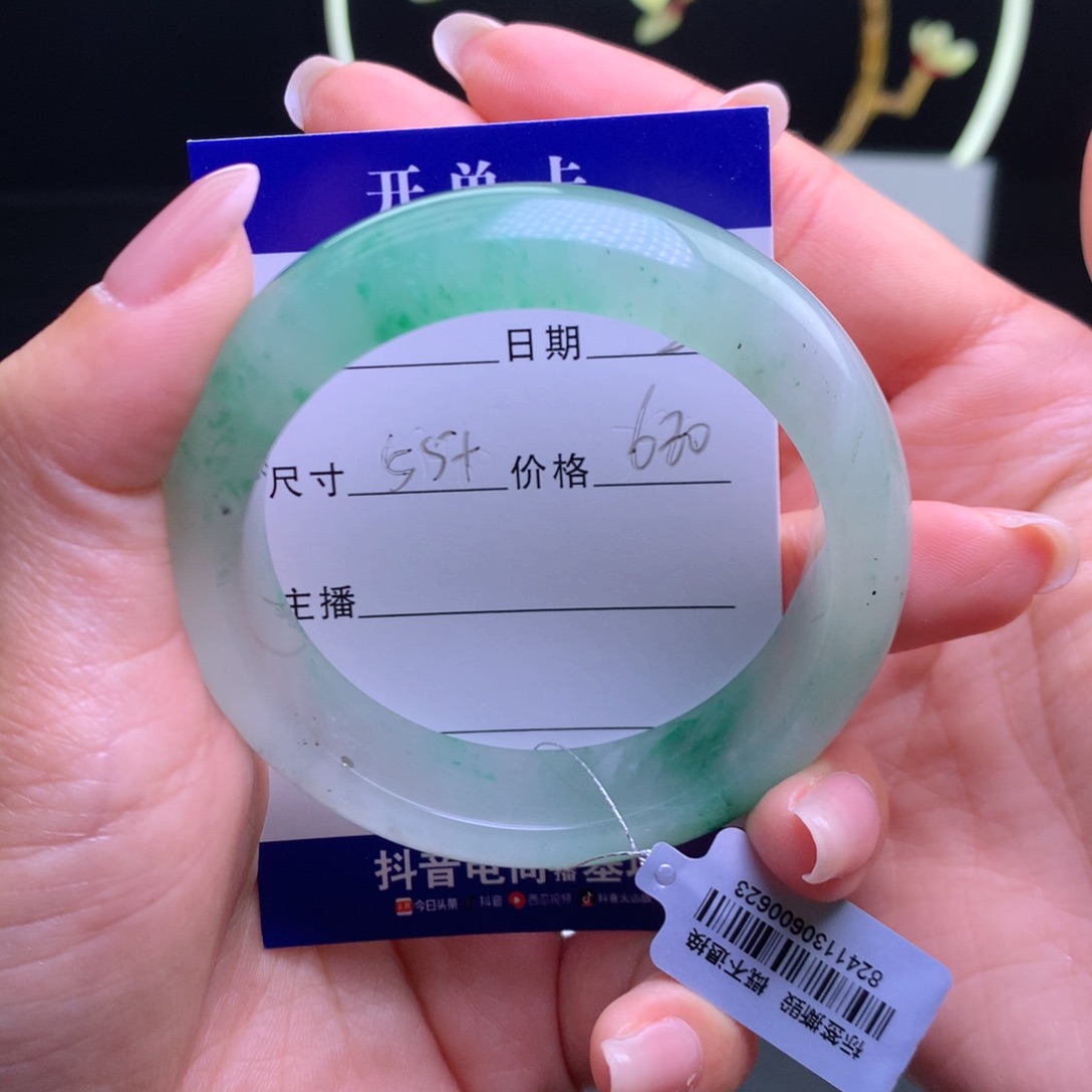 石英质玉手镯未镶嵌吕*姐