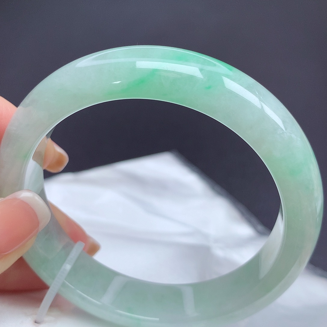 翡翠手镯未镶嵌l n n n n n n n