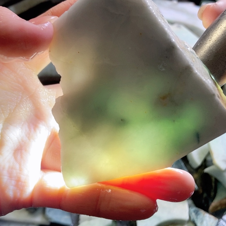 翡翠颈饰未镶嵌天然翡翠