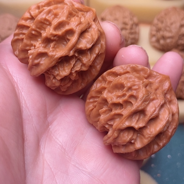 文玩核桃把件39.5凹底曹大龙