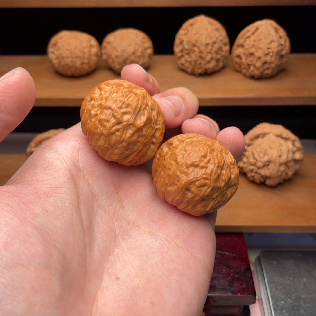 文玩核桃把件37毕业红皮小南瓜墩