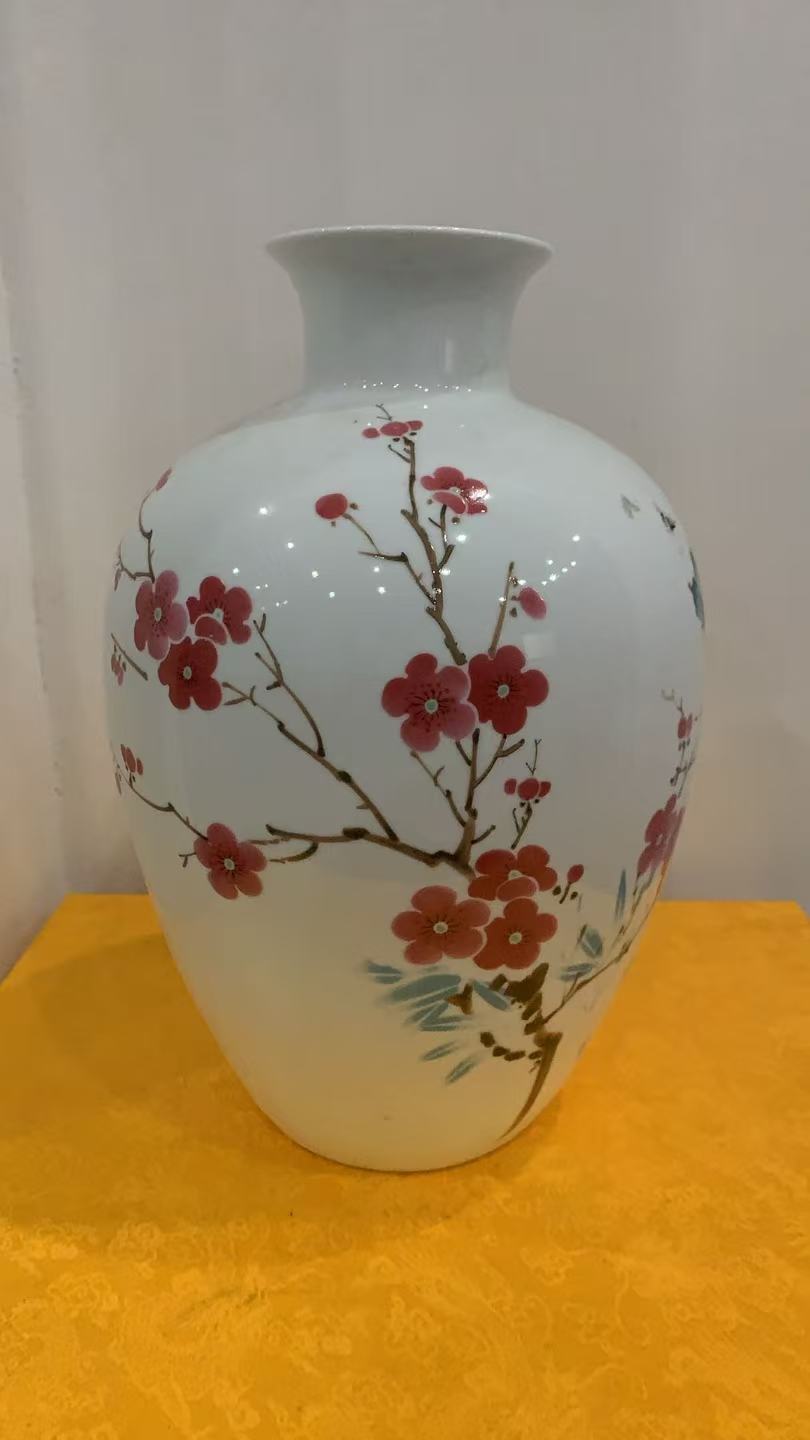 景德镇高端水点梅花赏瓶