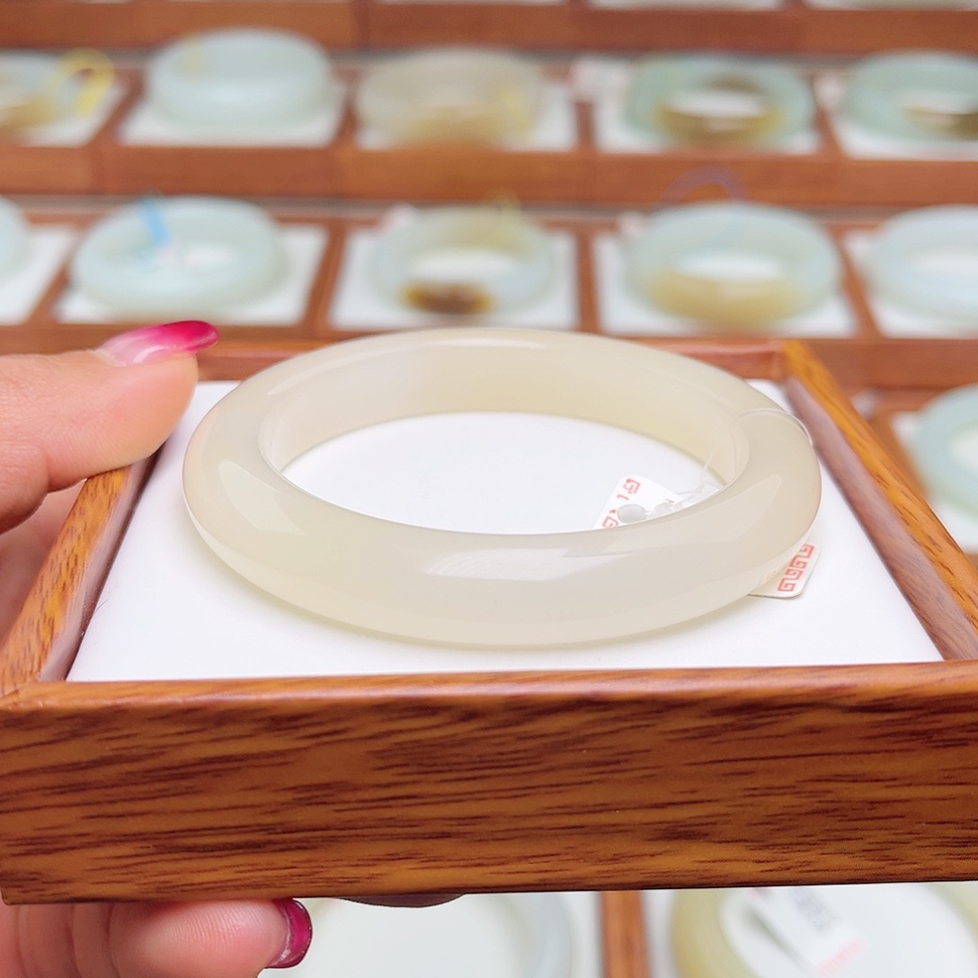 和田玉手镯未镶嵌56.6