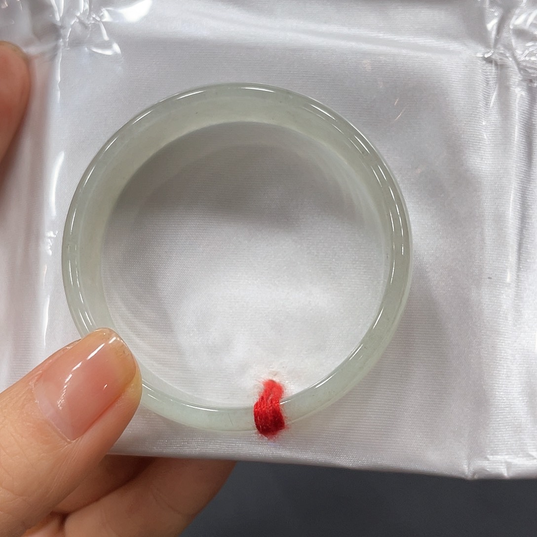 翡翠手镯未镶嵌翡翠手镯